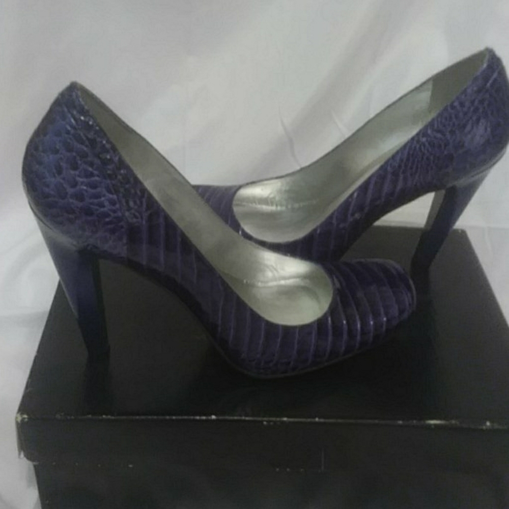 Carlos Santana heel
